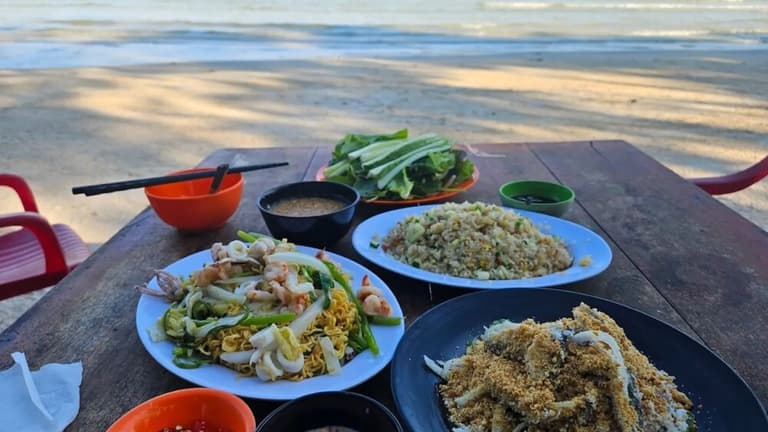 Thưởng thức hải sản tươi ngon ở Bãi Khem